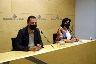 Girona prepara una revetlla de Sant Joan amb fogueres estàtiques i gent asseguda al voltant