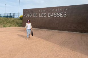 Cañigeral fa la primera visita institucional al Puig de les Basses per veure Dolors Bassa