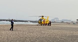 Rescaten un adult i un menor atrapats dins l'aigua a la platja de Santa Margarida a Roses