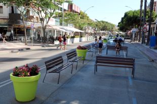 Els comerciants de Platja d'Aro recullen més de 300 firmes contra el tall de l'avinguda principal