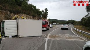 Bolca un camió a la GIV-681 al seu pas per Llagostera
