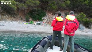 Tres denunciats per acampar i fer foc a la Cala Tavallera del Cap de Creus