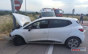 Condueix multiplicant per quatre la taxa d'alcoholèmia i s'estampa contra un fanal a Palau Saverdera