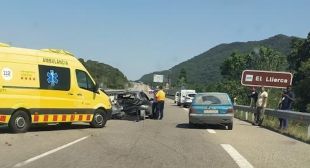 Cinc ferits en un accident amb dos cotxes implicats a l'A-26 a Sant Jaume de Llierca