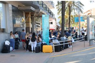 Comença el retorn dels joves turistes belgues després dels contagis a Lloret de Mar