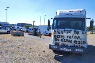 Marxants del mercat de la roba de Figueres protesten per la ubicació al Firal 
