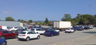 Fins a 5 quilòmetres de cues a l'AP-7 a Maçanet de la Selva per un accident a la C-35