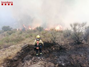 Una cigarreta hauria iniciat l'incendi de Llançà que deixa dos bombers i un ADF ferits 