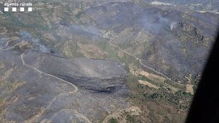 Els Bombers confien estabilitzar part de l'incendi de Llançà en les properes hores