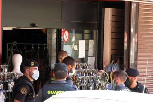 Deu detinguts i set investigats en l'operatiu contra falsificacions de marca al Pertús