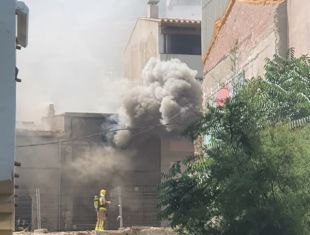 Tres ferits i dos immobles afectats en l'incendi a un edifici de l'Escala