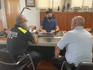 Mig miler de joves van fer 'botellón' a les platges de l'Escala les nits d'aquest cap de setmana