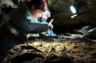 Identifiquen restes de 50 individus prehistòrics a una necròpolis milenaria de Queralbs