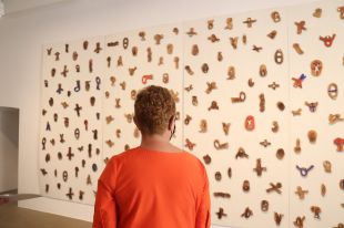 Sant Feliu de Guíxols recrea l'univers de Josep Guinovart a l'Espai Thyssen