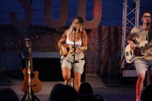 Suu repassa discografia i presenta dos nous temes al Portalblau de l'Escala