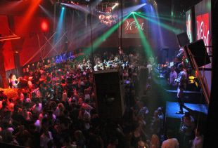 Els pubs i discoteques tancaran més tard durant els dies festius de Setmana Santa 