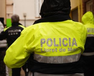 Detingut un home que volia robar en un supermercat de Lloret trencant l'aparador amb un puntal d'obra