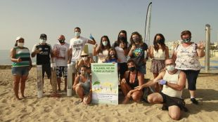Recullen 15 quilos de deixalles a la platja Sa Palomera de Blanes en només dues hores