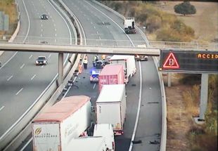 Mor la passatgera d'un turisme en topar contra un camió a l'AP-7 a Agullana