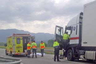 Un ciclista d'edat avançada mor atropellat a la Garrotxa