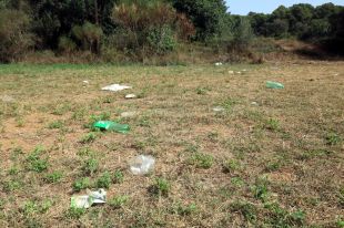 Joves i la Policia juguen al gat i la rata en un nou botellot a Cap Roig