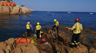Ferida greu una noia rescatada de les roques d'una cala de Sant Feliu de Guíxols