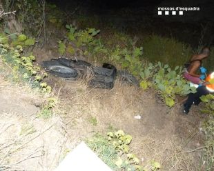 Un motorista begut cau per un marge de tres metres d'alçada a Port de la Selva