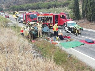 Quatre ferits, un d'ells greu, en un xoc entre tres vehicles a l'N-260,a Vilajuïga
