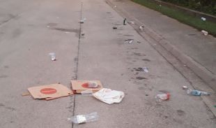 Un miler de persones organtizen un macrobotellot a Sant Joan les Fonts