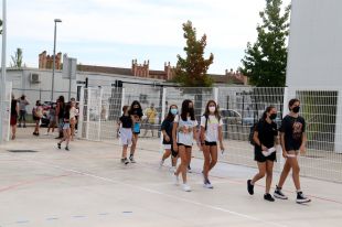 Tres centres escolars gironins ja tenen grups confinats per covid el tercer dia de curs