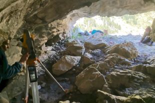 Troben a Queralbs la cova prehistòrica ocupada per humans més elevada del tot el Pirineu