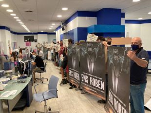 La CUP ocupa una oficina d'Endesa a Girona per protestar contra el preu abusiu de la llum