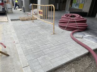 Banyoles inverteix 173.500 euros en les reparar voreres i el carril bici en mal estat