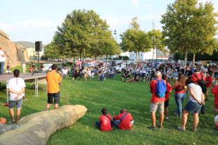 Prop de 300 persones participen en un acte contra el macroparc eòlic de Roses