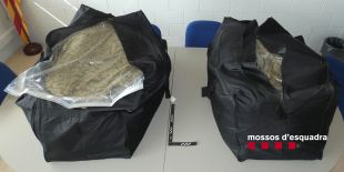 Enxampen un home a la Jonquera amb 20 kg de cabdells de marihuana dins un camió frigorífic