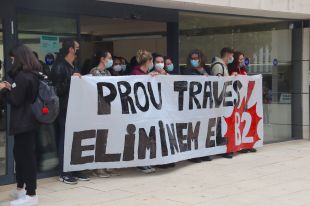 Estudiants de la UdG es manifesten en contra de l'obligatorietat del B2 d'una llengua estrangera