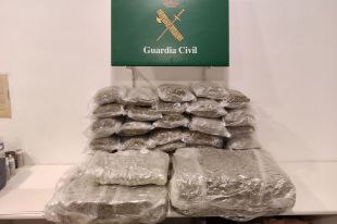 Detenen un home i comissen 30,5 kg de marihuana al doble fons d'un cotxe, a la Jonquera 