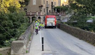 Es posa en marxa a Olot el primer bici bus, per anar de casa a l'escola pedalant