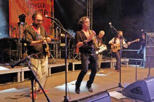 La Companyia Elèctrica Dharma denuncia que Vox faci ús de la seva música