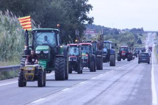 Tractorada a l'Alt Empordà contra el projecte d'un aeròdrom a Peralada