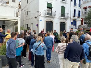 Els arquitectes gironins visiten les cases modernes de Cadaqués pel Dia de l'Arquitectura