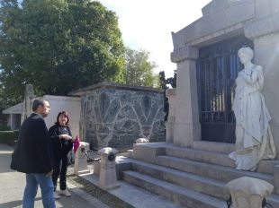 Figueres dona a conèixer la seva història amb una ruta patrimonial pel cementiri