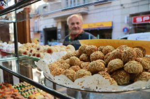 Els panellets no s'escapen a una pujada de preus