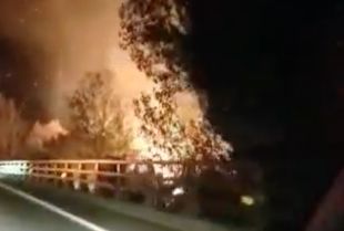 Un incendi forestal talla la C-66 a Sant Ferriol