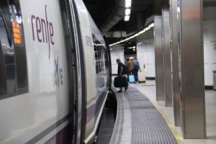 Interromputs els TAV entre Barcelona i Figueres per una persona dins el túnel de Sants