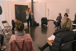 Els sanitaris aprenen a Figueres com detectar casos de violència masclista a través de l'art