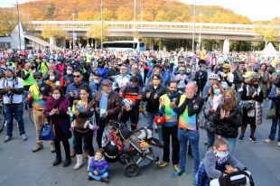 Un miler de persones acomiaden la ciclista de Girona atropellada per un conductor begut