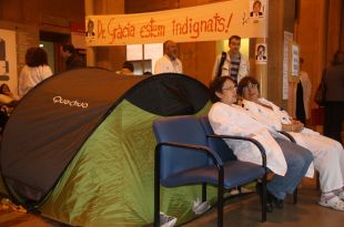 Primer dia de tancada del personal de l'Hospital Josep Trueta per protestar contra les retallades