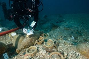 Troballa única dins les àmfores del segon vaixell romà enfonsat a les Formigues