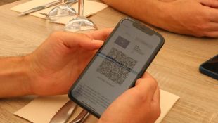 El TSJC valida el passaport covid obligatori en bars, restaurants, gimnasos i residències